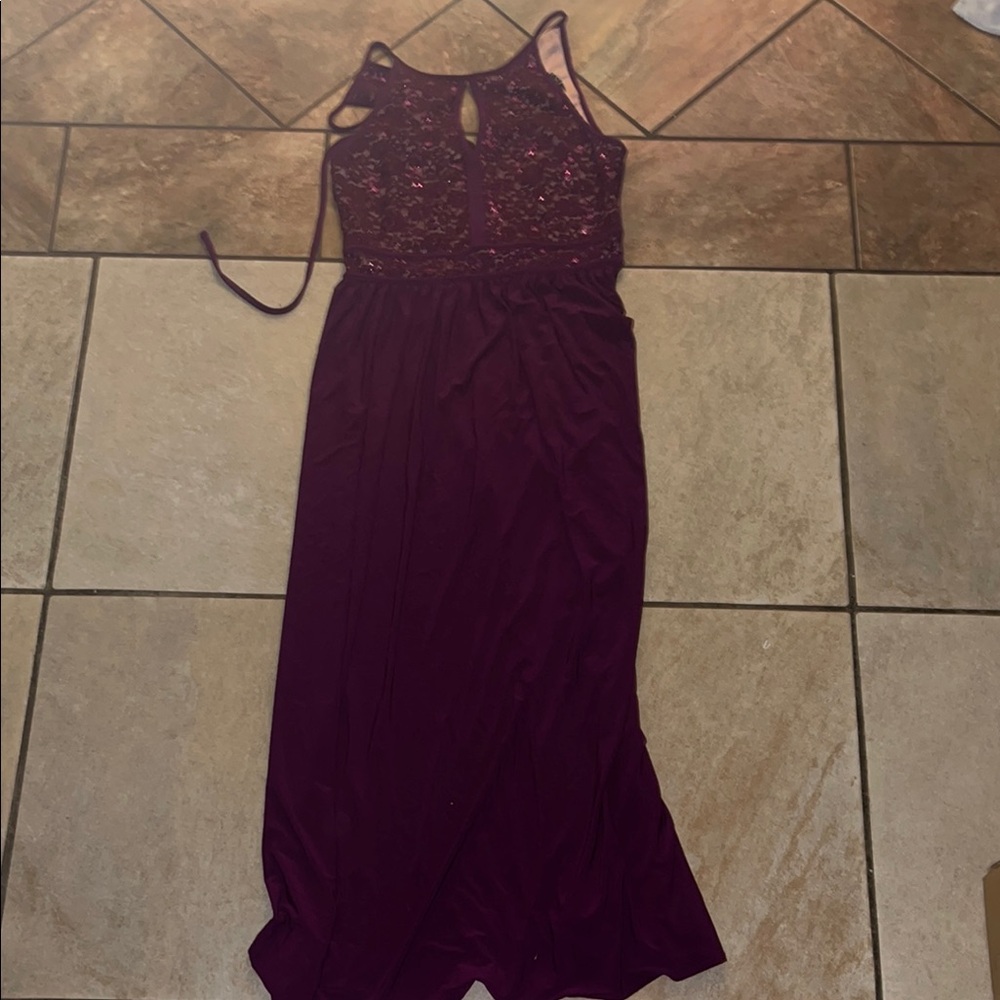 Elegant Burgundy Lace Evening Dress